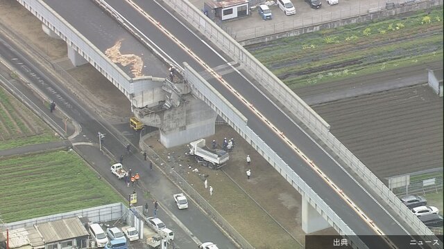 [速報] ダンプカーが高速道路から約20m下に転落