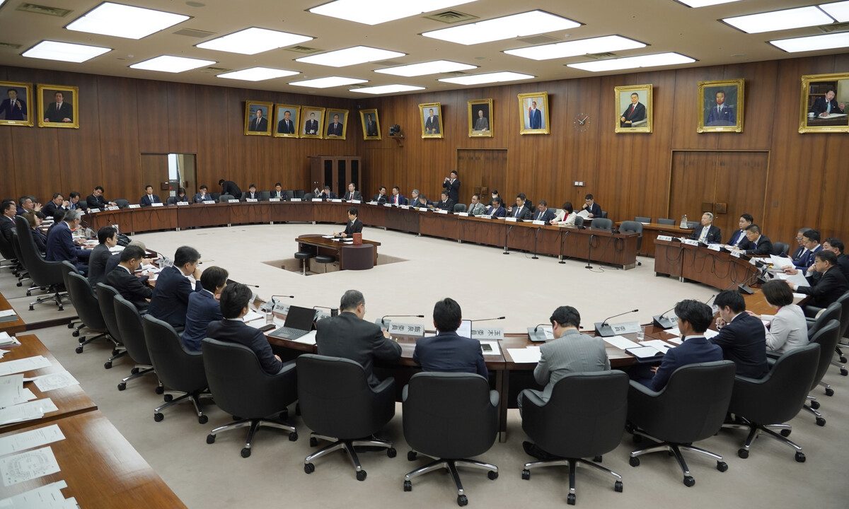 【時事通信】自民、議員任期延長「1年程度必要」　緊急事態条項で集中討議　新藤義孝氏「南海トラフ地震を想定すると1年程度は必要だ」