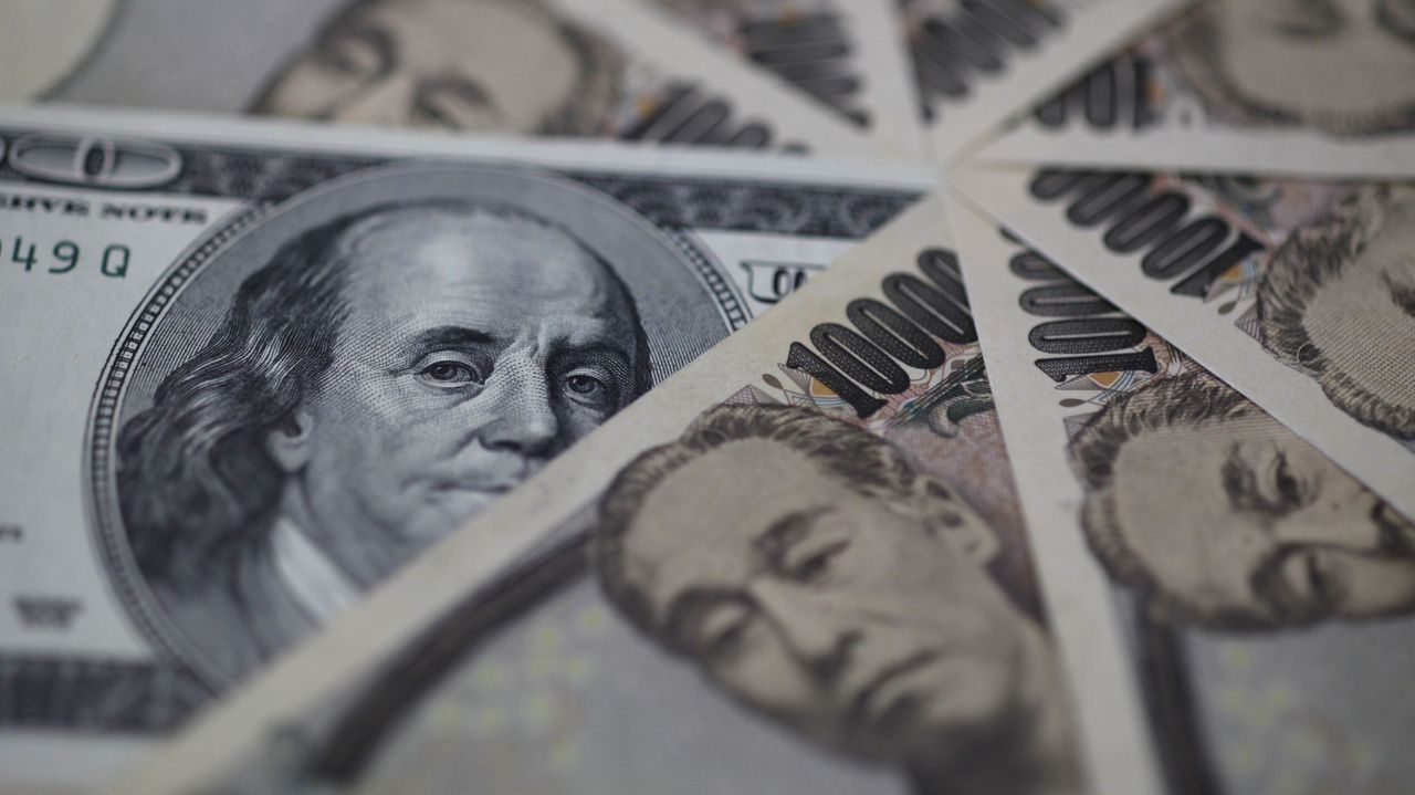 【速報】政府・日銀、30日夜にドル売り円買い介入を実施　片山さつき財務相らの「最後通告」後　円相場一時155円台に急騰