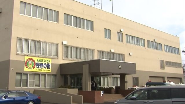【社会】新千歳空港駐車場で男性はねて引きずったか　37歳男「よけてというジェスチャーをしたのにどいてくれず、車につかまってきたのでそのまま引きずった」傷害容疑で現行犯逮捕